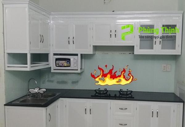Tủ bếp nhôm kết hợp nhiều kiểu cánh kính tiện dụng