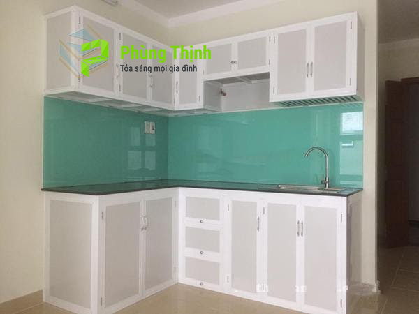 Tủ nhôm kết hợp kính bếp màu xanh ngọc