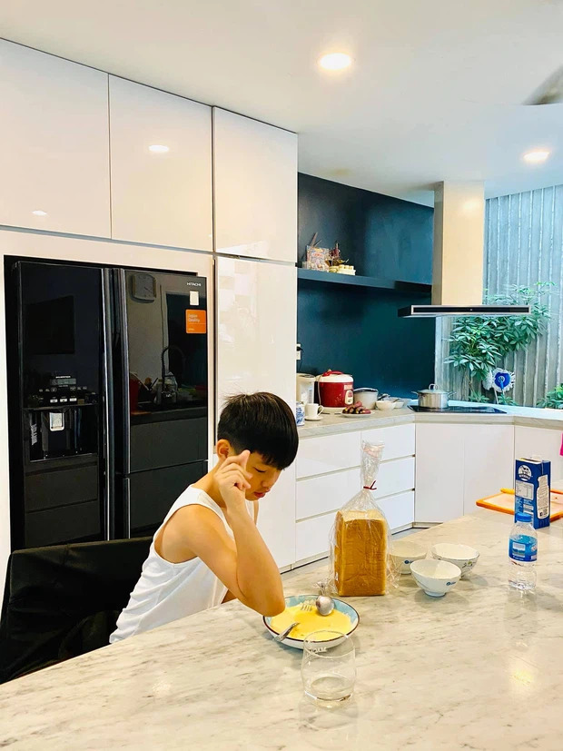 Căn bếp đẹp của nhà Hồ Ngọi sao