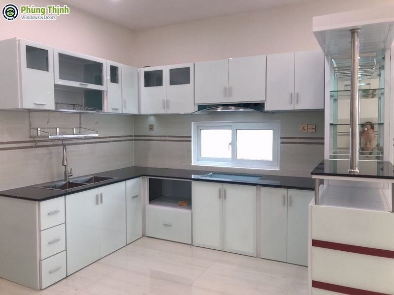 Phùng Thịnh lắp đặt và hoàn thiện tủ bếp cho nhà mới