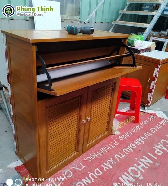 Tủ giày nhôm kính đa năng Phùng Thịnh