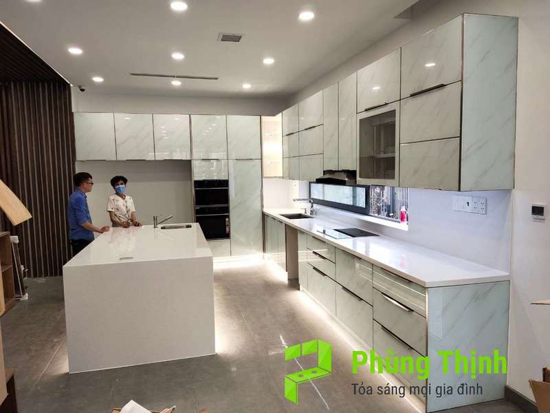 Tủ bếp kèm đảo bếp