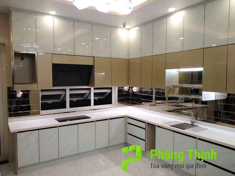 Gam màu ấm áp mang đến một không gian thân mật, ấm cúng hơn cho gian bếp