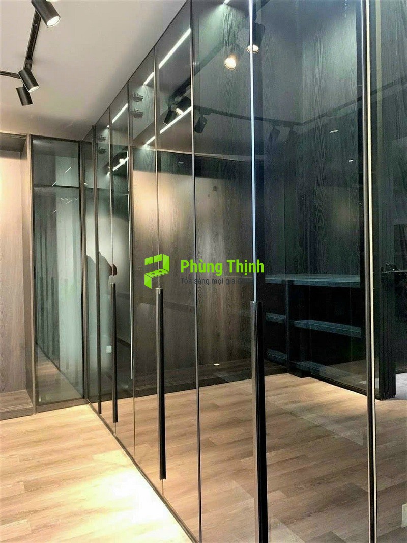 Tủ quần áo nhôm kính cửa mở rộng rãi