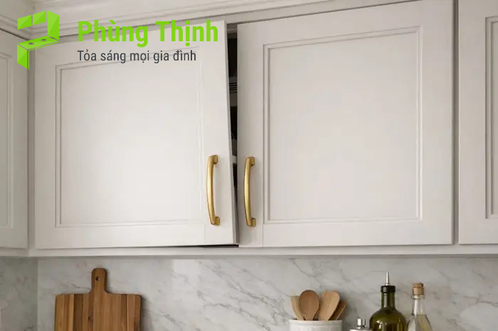 Vì sao cửa tủ bếp nhôm kính bị xệ? 