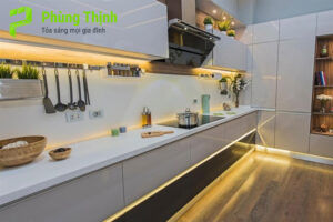 Có nên lắp đèn LED cho tủ bếp không? Và 7 lợi ích không ngờ từ đèn tủ bếp