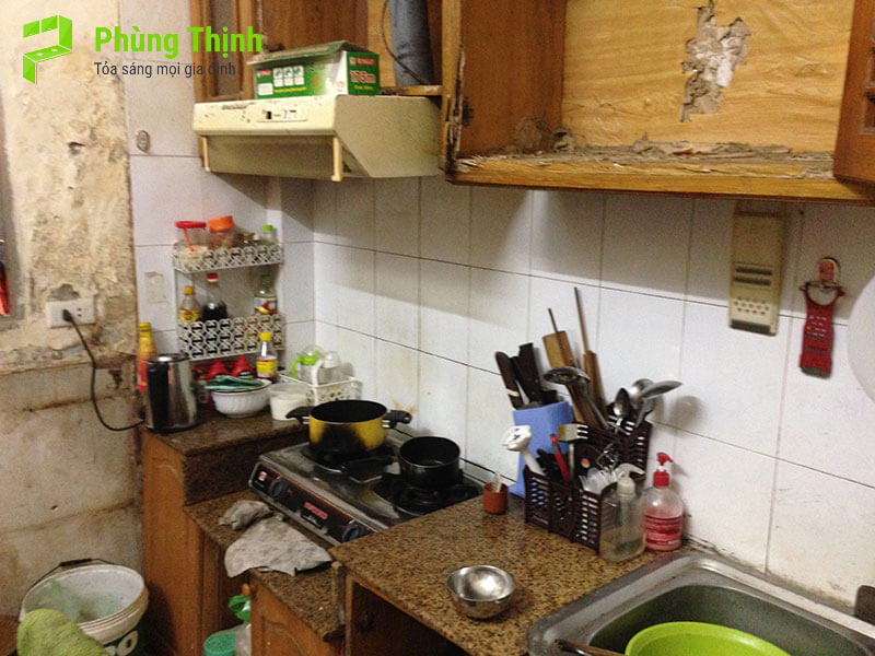 Bề mặt tủ bị phồng rộp, biến dạng hoặc ọp ẹp