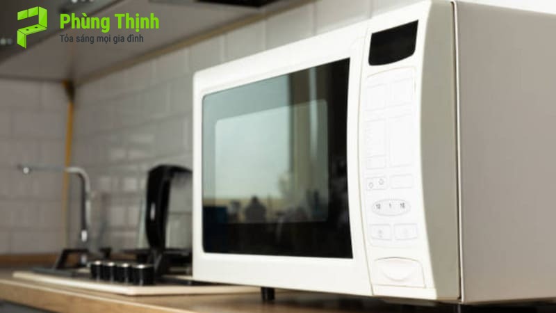 Tận dụng không gian trống trên đảo bếp hoặc quầy bar