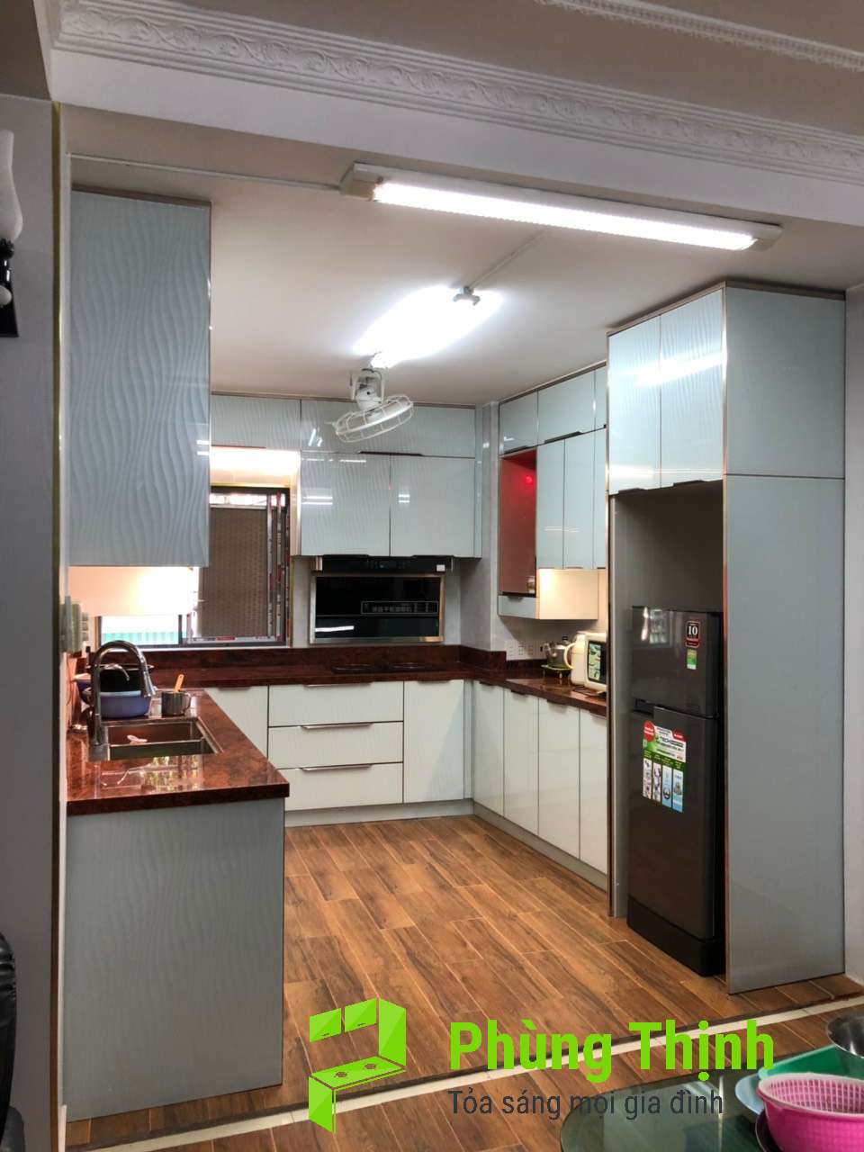 Mẫu bếp 10m2 chữ U: Tận dụng tối đa diện tích tường