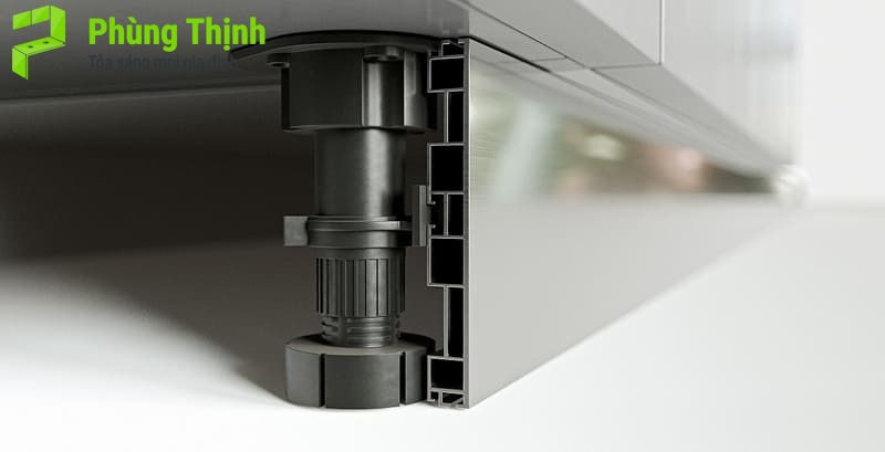 Len chân tủ bếp là gì?
