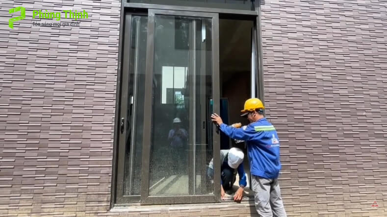 Cần chuẩn bị gì trước khi lắp đặt cửa nhôm kính cường lực?