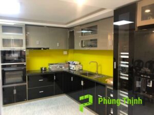 Tủ bếp kịch trần là gì? Giải pháp tối ưu không gian
