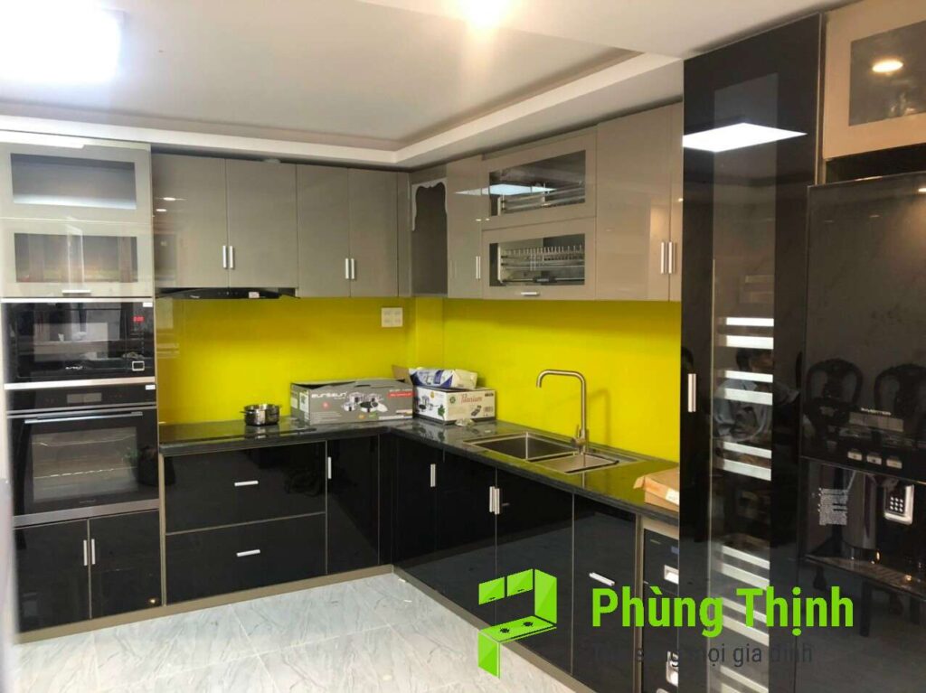 Tủ bếp kịch trần là gì? Giải pháp tối ưu không gian