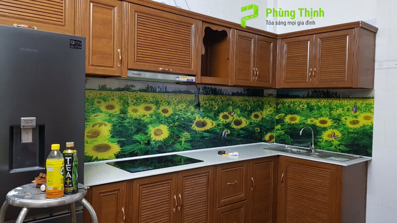 Tủ bếp nhôm có bị cong vênh không?