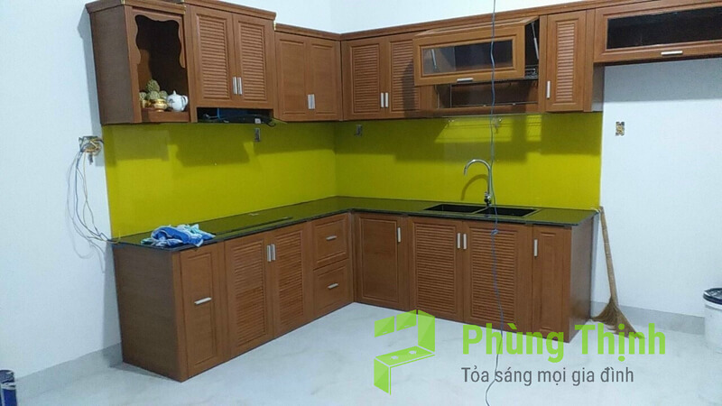 Cấu tạo tủ bếp nhôm ảnh hưởng đến khả năng chịu lực như thế nào?