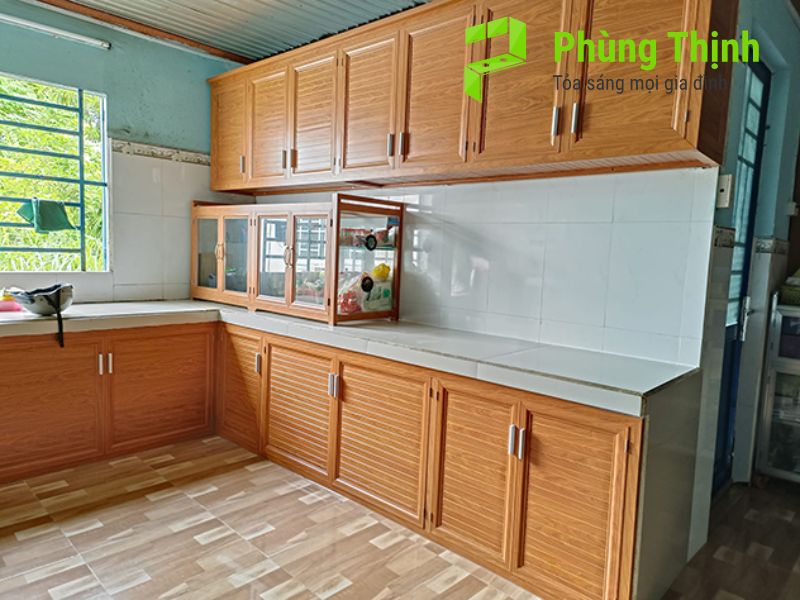 Tủ bếp nhôm có bị phai màu không?