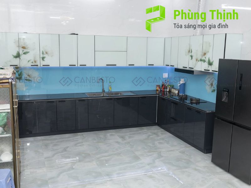 Cách vệ sinh và bảo quản để tủ bếp nhôm không bị phai màu